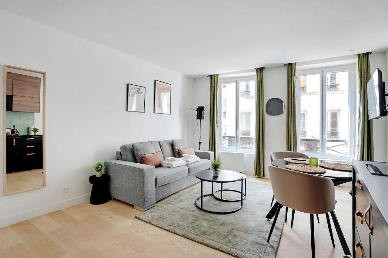 Amazing Studio 2P - Republique contacts